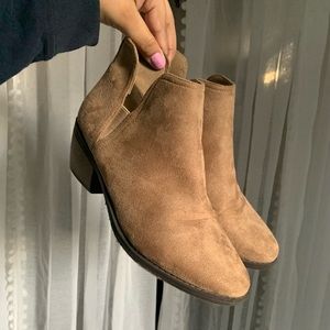 Pierre Dumas Tan Ankle Booties Size 7